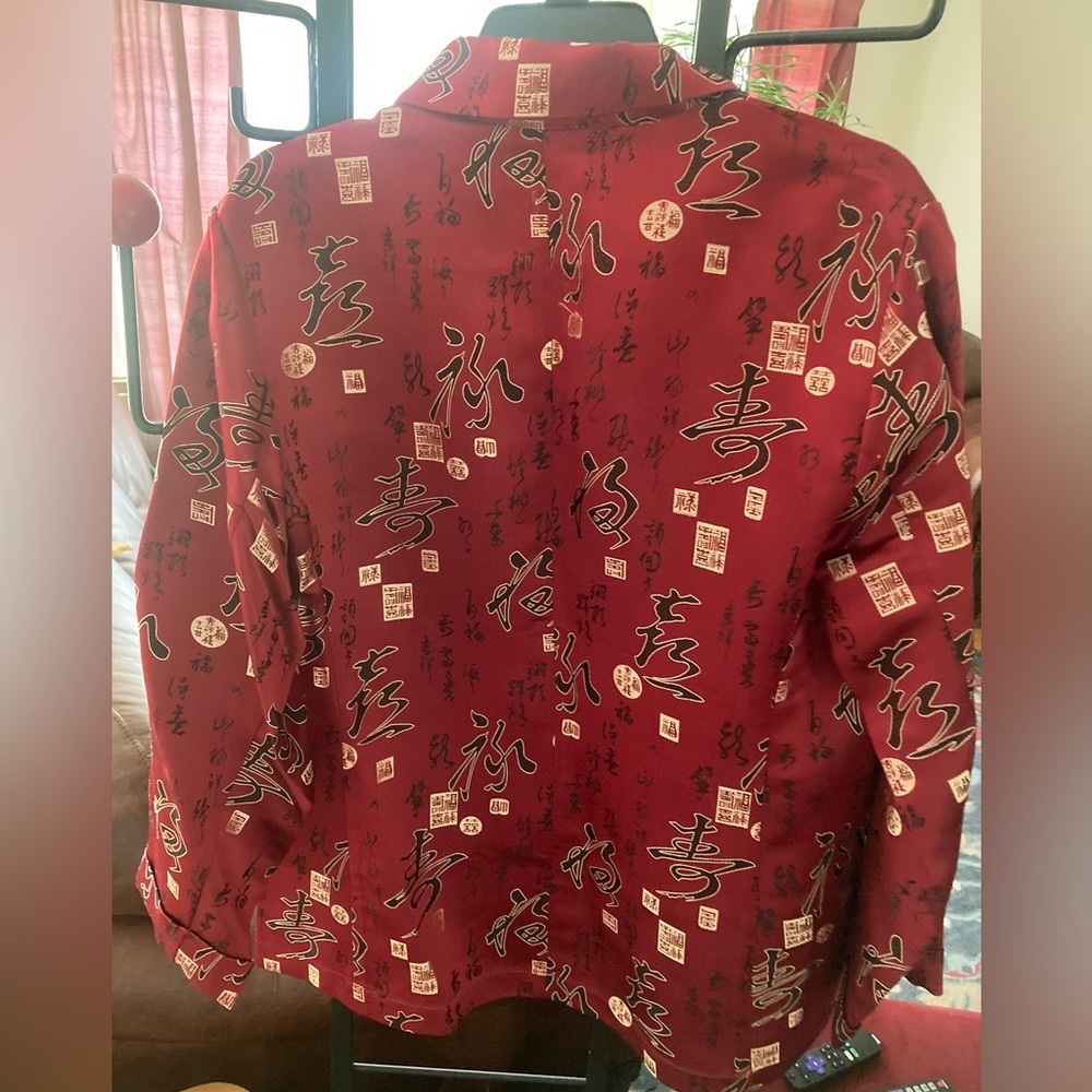 NWT Chico’s silk blend jacket w/Asian calligraphy. Size 2. - Picture 2 of 7